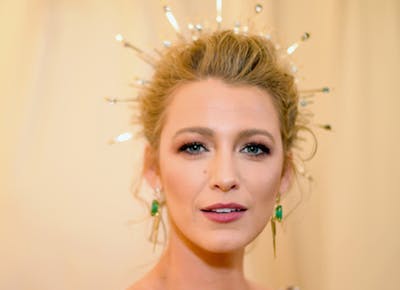 Blake_Lively_glowing_at_the_2018_Met_Gala